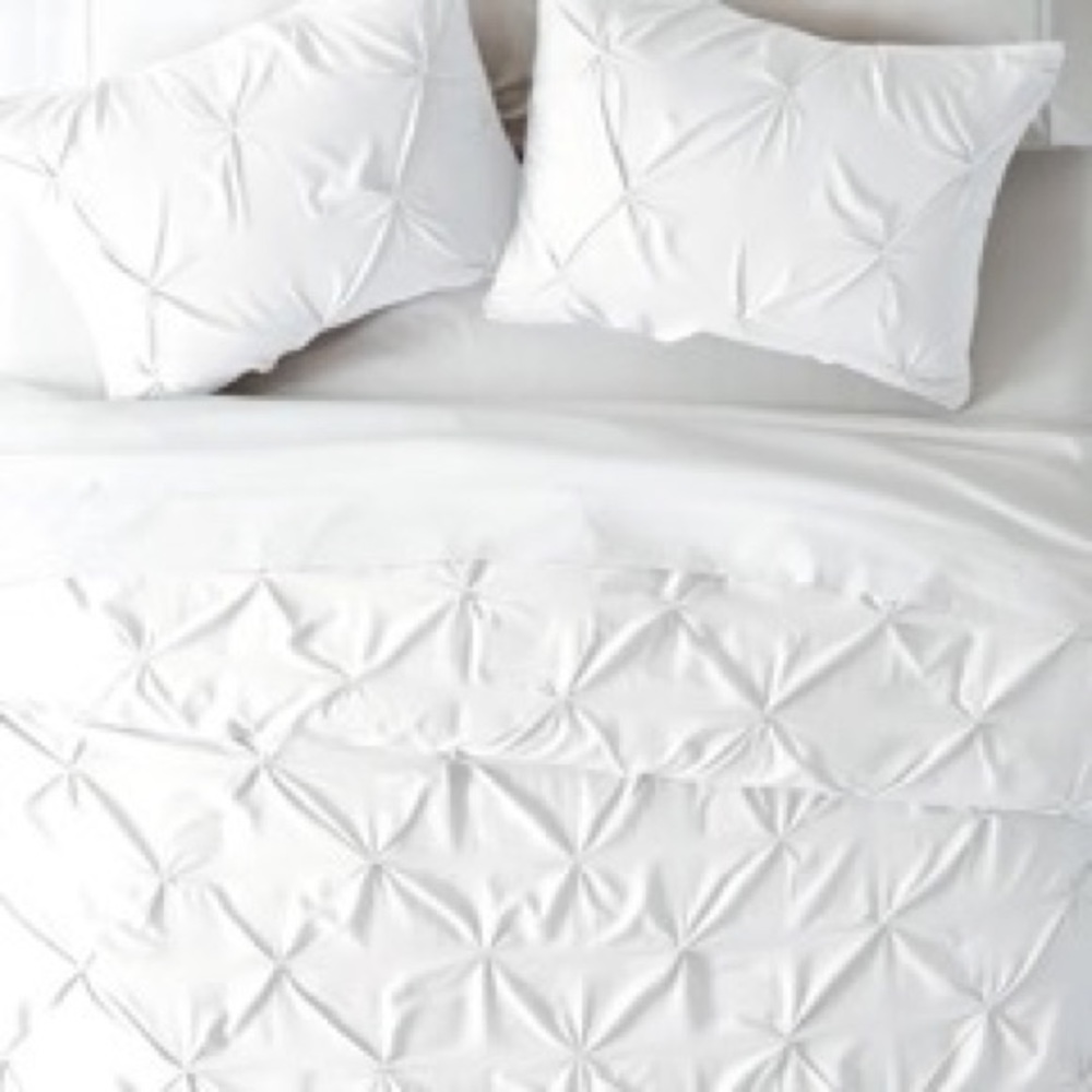 NEW Pinch Pleat White Duvet Cover Set